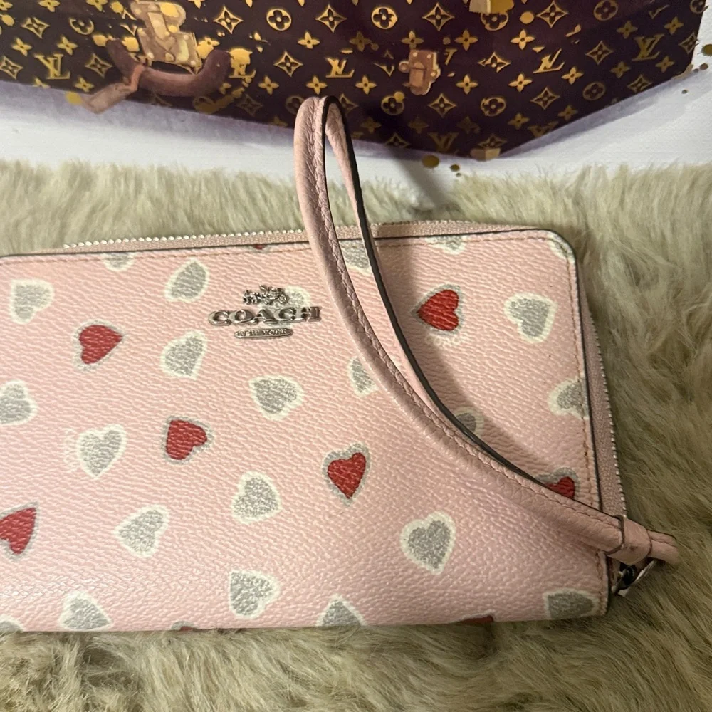 COACH Small Wristlet Clutch Leather With Heart Print Grey Pink Rare - Picture 7 of 8
